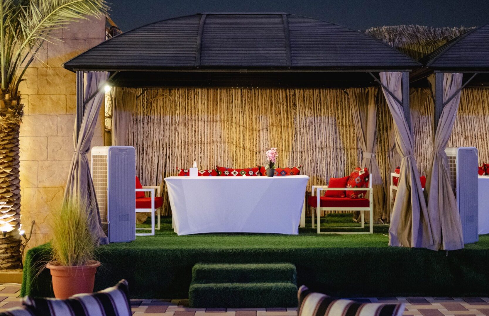 safari-evening-standard-sharing-in-dubai